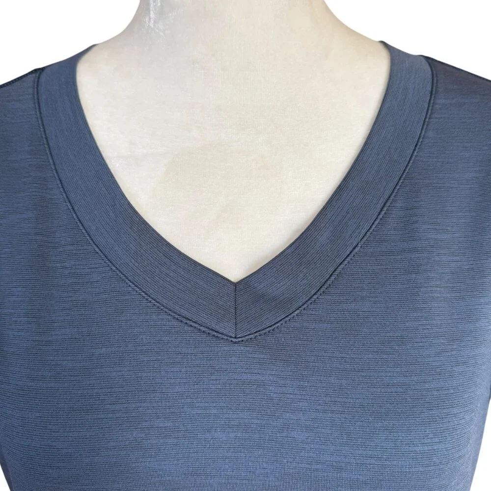 The North Face women's t-shirt grayish blue short sleeve v-neck activewear L - Picture 5 of 10